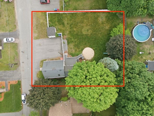 16 Elm St, Reading, MA 01867