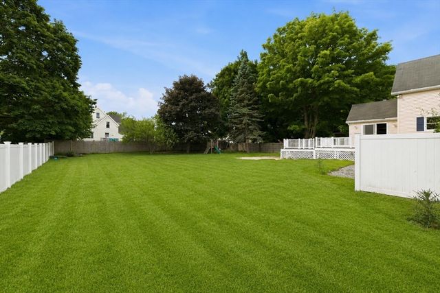 16 Elm St, Reading, MA 01867