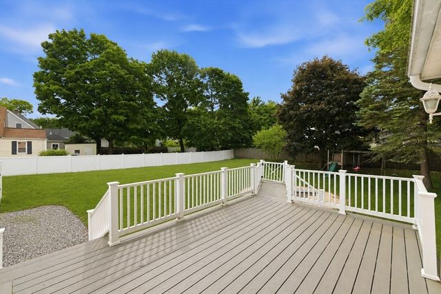 16 Elm St, Reading, MA 01867