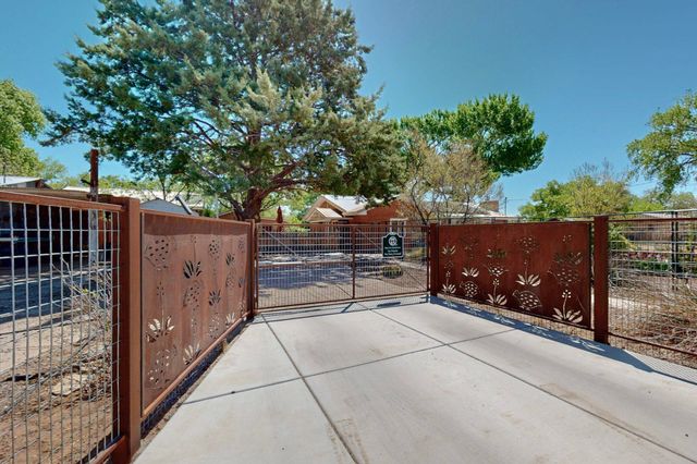 5 Hobbs Road, Peralta, NM 87042