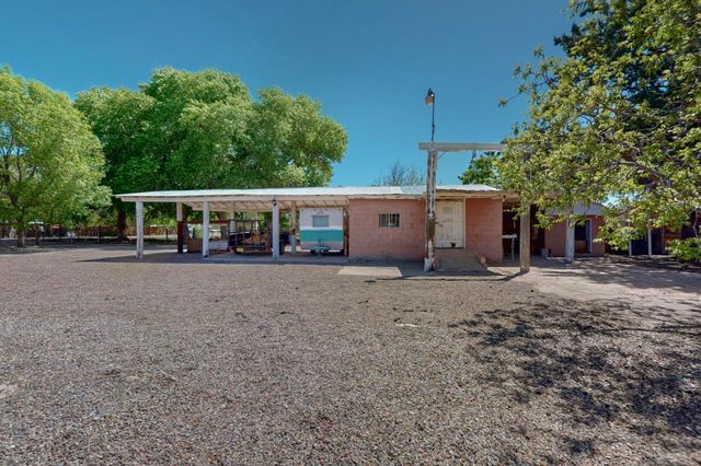 5 Hobbs Road, Peralta, NM 87042