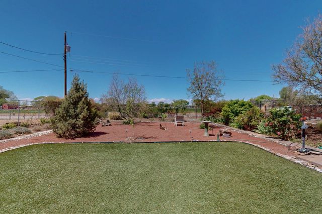 5 Hobbs Road, Peralta, NM 87042