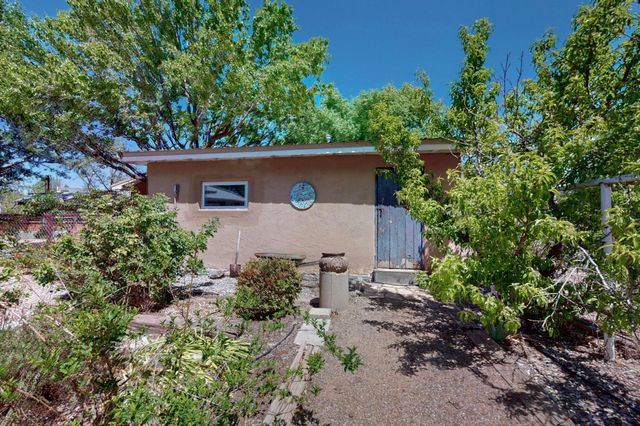 5 Hobbs Road, Peralta, NM 87042