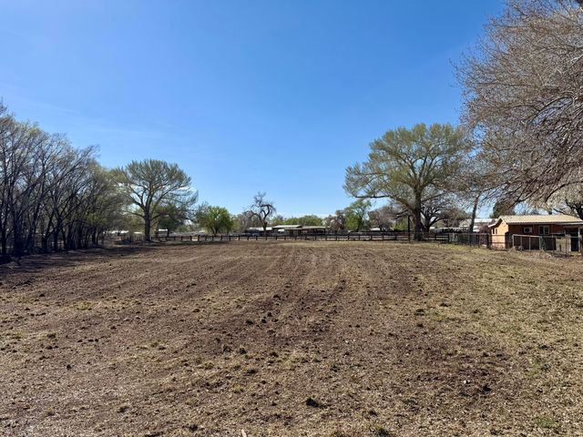 5 Hobbs Road, Peralta, NM 87042