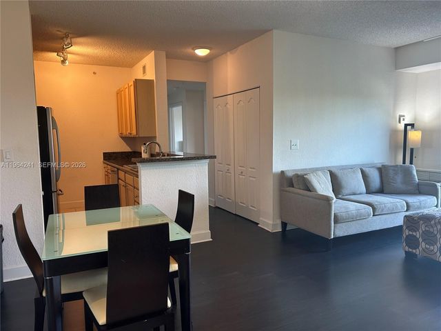 6001 SW 70th St 551, South Miami, FL 33143