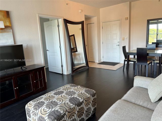 6001 SW 70th St 551, South Miami, FL 33143