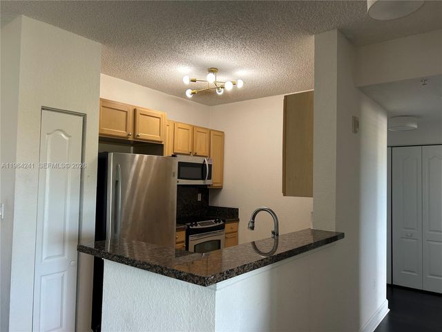 6001 SW 70th St 551, South Miami, FL 33143