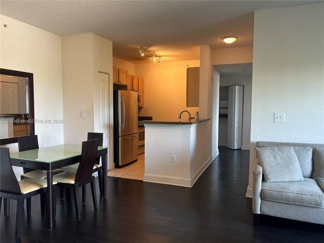 6001 SW 70th St 551, South Miami, FL 33143