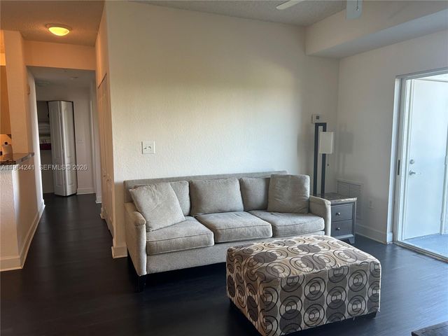 6001 SW 70th St 551, South Miami, FL 33143