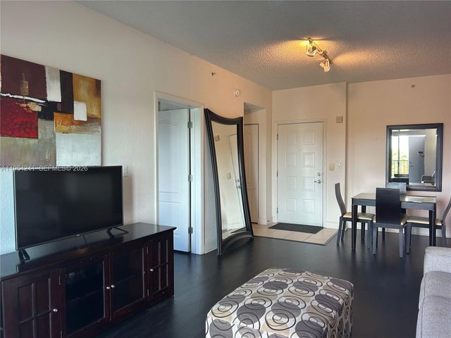 6001 SW 70th St 551, South Miami, FL 33143