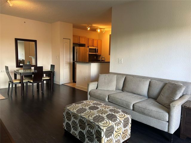 6001 SW 70th St 551, South Miami, FL 33143