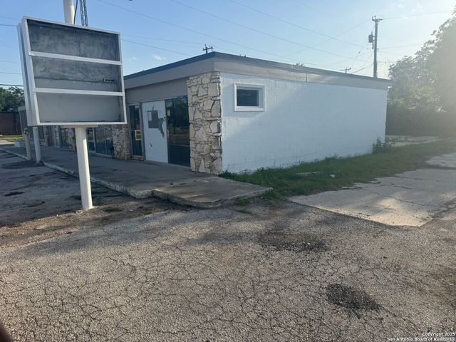 655 CUPPLES RD, San Antonio, TX 78237