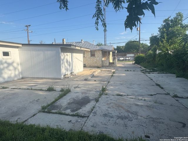 655 CUPPLES RD, San Antonio, TX 78237