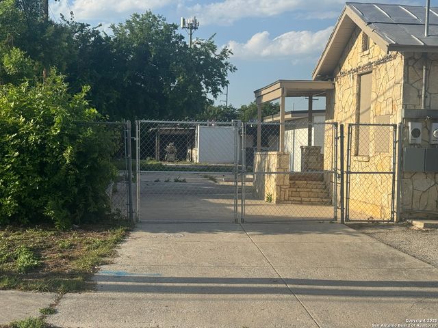 655 CUPPLES RD, San Antonio, TX 78237