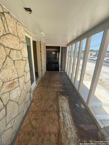 655 CUPPLES RD, San Antonio, TX 78237