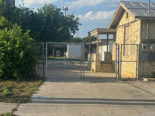 655 CUPPLES RD, San Antonio, TX 78237