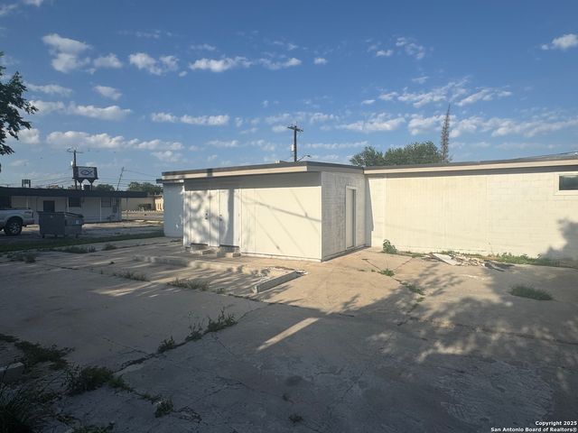 655 CUPPLES RD, San Antonio, TX 78237