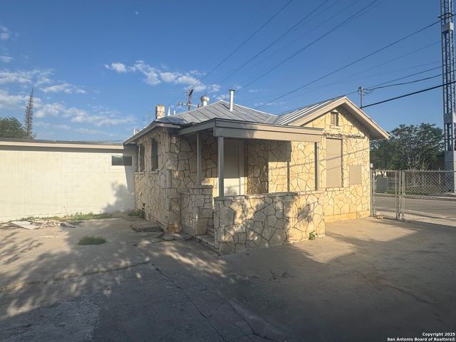655 CUPPLES RD, San Antonio, TX 78237