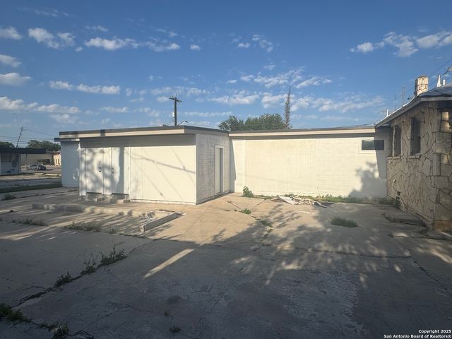 655 CUPPLES RD, San Antonio, TX 78237