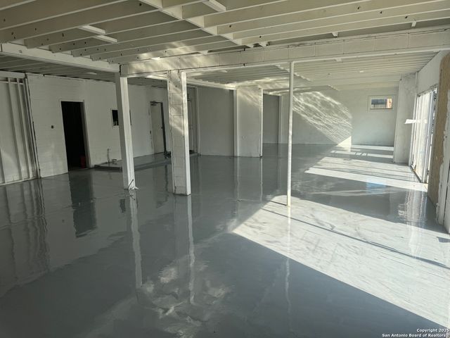 655 CUPPLES RD, San Antonio, TX 78237