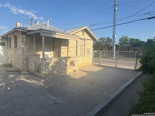 655 CUPPLES RD, San Antonio, TX 78237