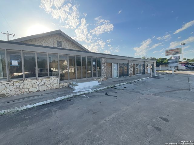 655 CUPPLES RD, San Antonio, TX 78237
