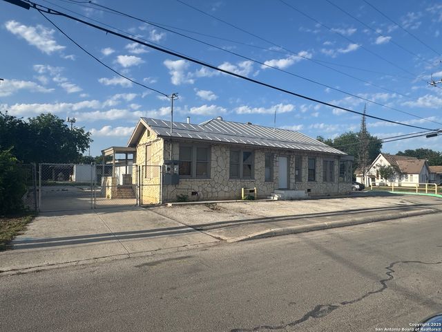 655 CUPPLES RD, San Antonio, TX 78237