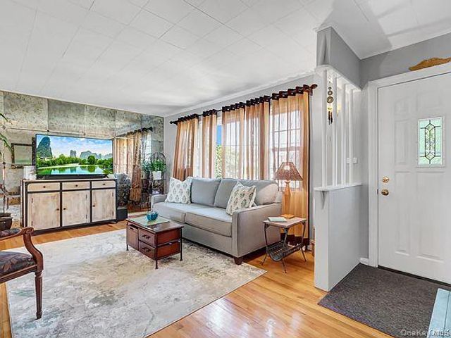 202 kings Avenue, North Massapequa, NY 11758
