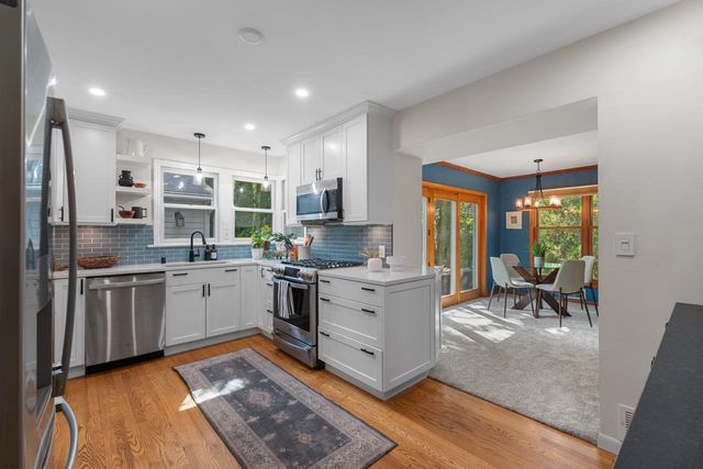 9125 N Meadowlark LANE, Bayside, WI 53217