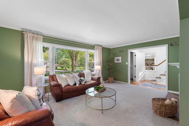 9125 N Meadowlark LANE, Bayside, WI 53217