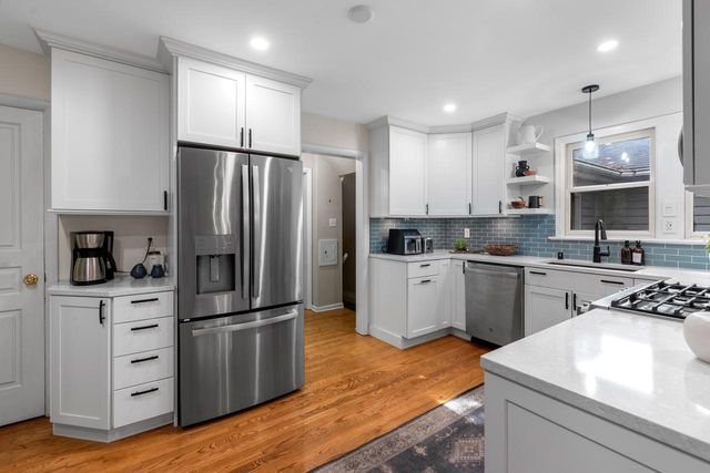 9125 N Meadowlark LANE, Bayside, WI 53217