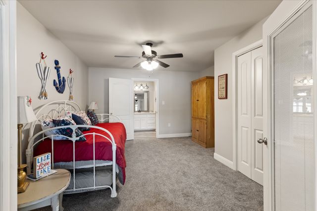 2118 W Lake Drive, Gladewater, TX 75647