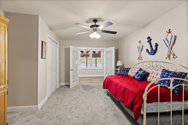 2118 W Lake Drive, Gladewater, TX 75647