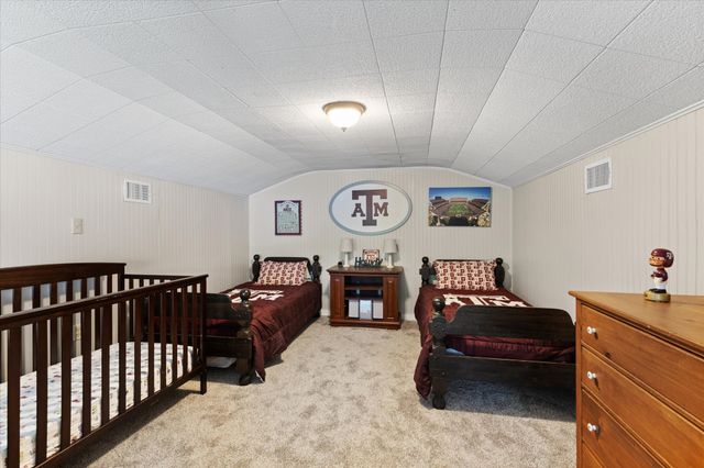 2118 W Lake Drive, Gladewater, TX 75647