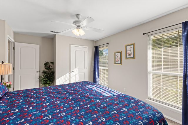 2118 W Lake Drive, Gladewater, TX 75647