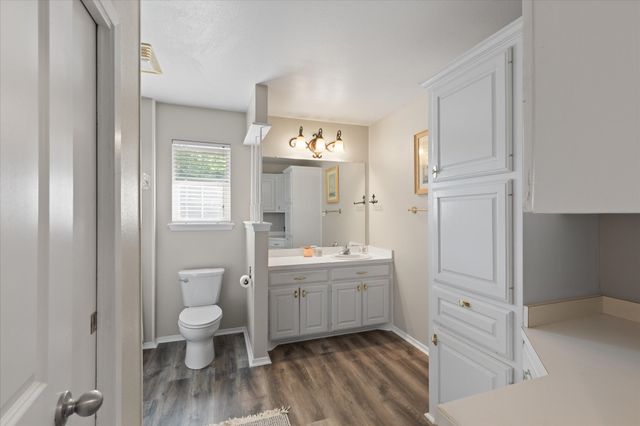2118 W Lake Drive, Gladewater, TX 75647