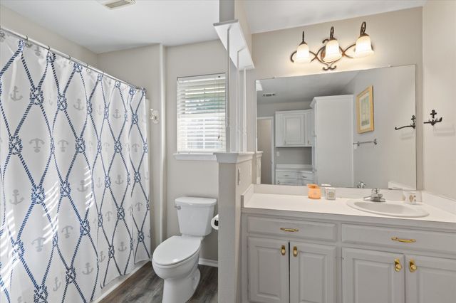 2118 W Lake Drive, Gladewater, TX 75647