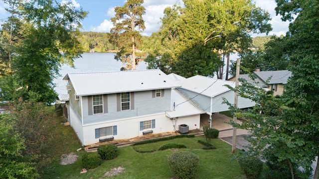 2118 W Lake Drive, Gladewater, TX 75647