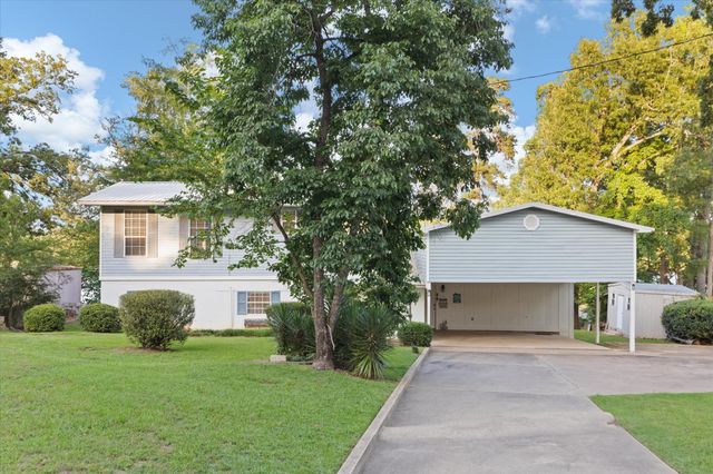 2118 W Lake Drive, Gladewater, TX 75647