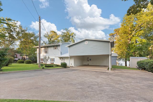 2118 W Lake Drive, Gladewater, TX 75647