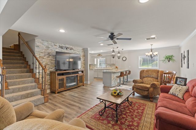 2118 W Lake Drive, Gladewater, TX 75647
