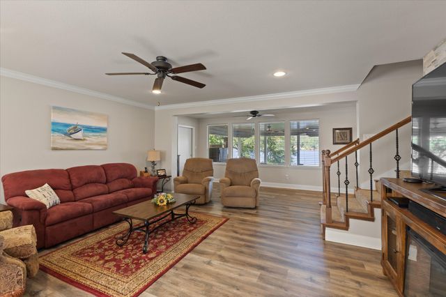 2118 W Lake Drive, Gladewater, TX 75647