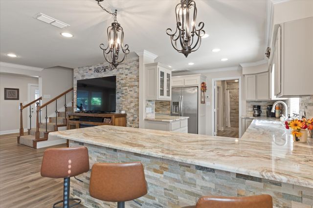 2118 W Lake Drive, Gladewater, TX 75647