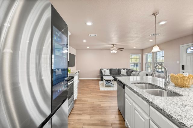 300 Lipscomb Street, Cleburne, TX 76031