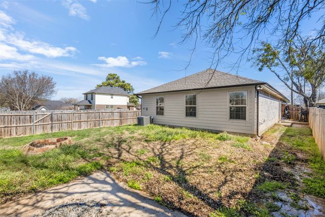 300 Lipscomb Street, Cleburne, TX 76031