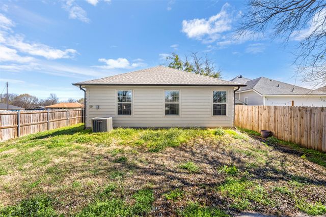 300 Lipscomb Street, Cleburne, TX 76031