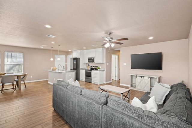 300 Lipscomb Street, Cleburne, TX 76031