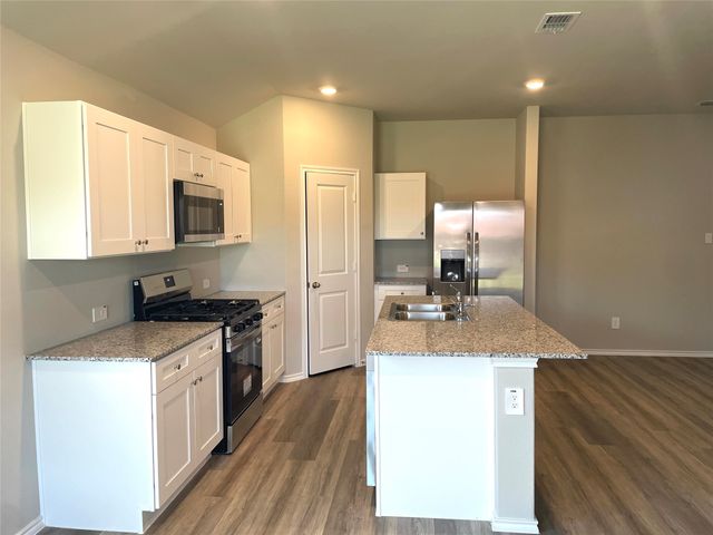 5552 Rollins Drive, Krum, TX 76249
