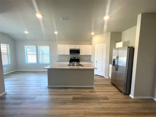 5552 Rollins Drive, Krum, TX 76249