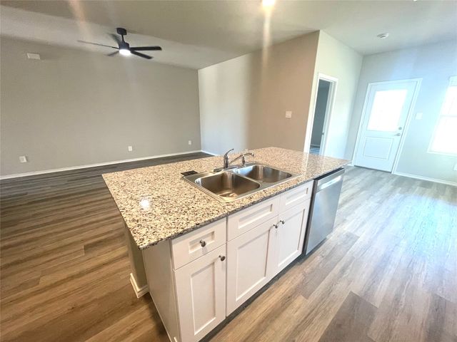 5552 Rollins Drive, Krum, TX 76249
